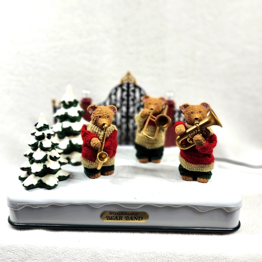 Vtg 1997 Christmas Fantasy Ltd. Wonderland Bear Band Animated Doesn't Work.